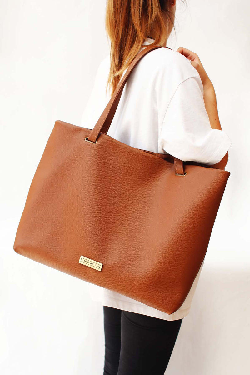 Womens-large-tote-bag-in-brown-leather